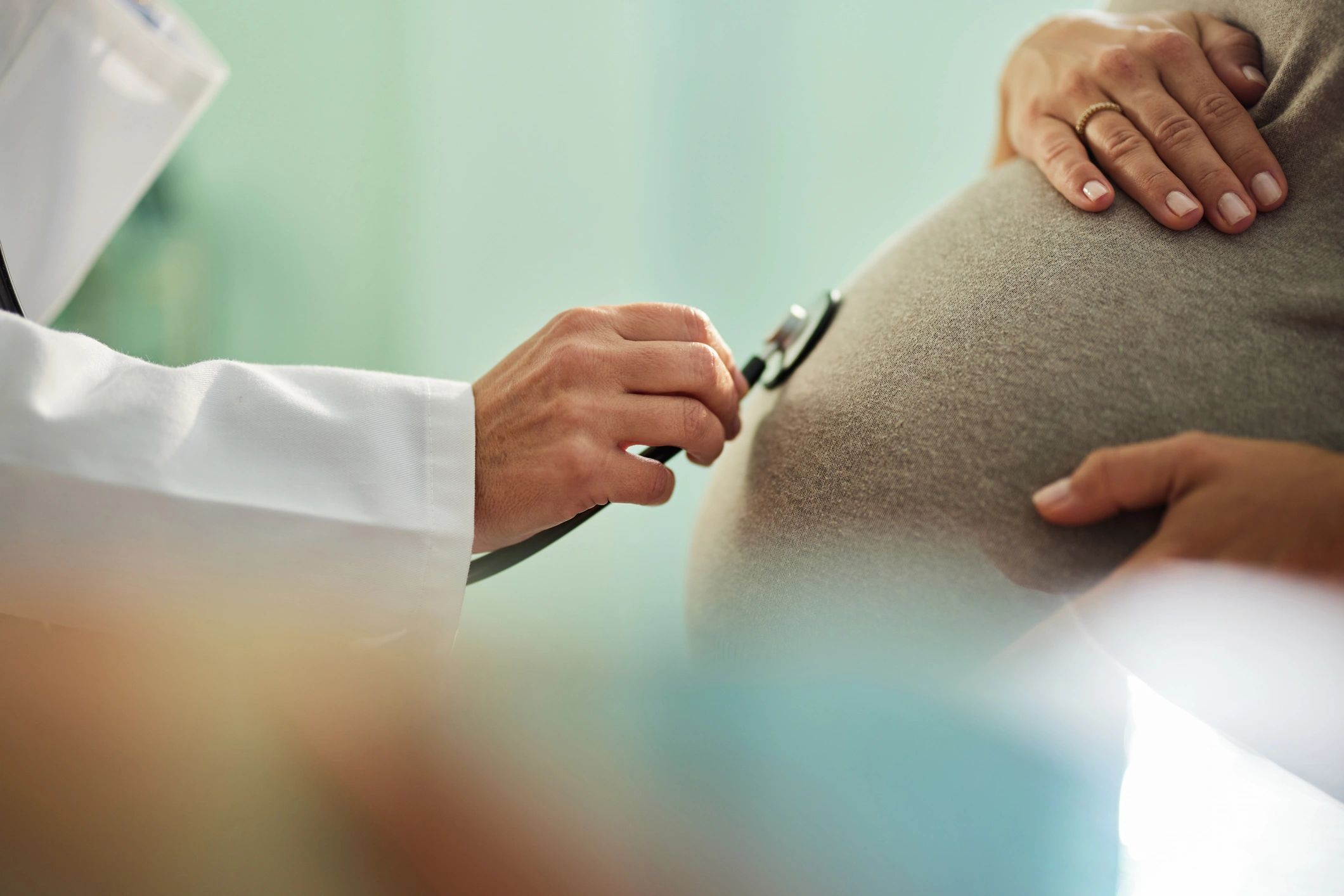 pregnant woman prenatal care clinic